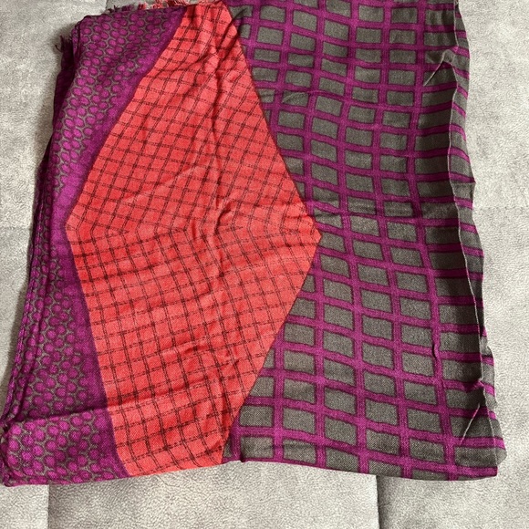 💯 Viscose Scarf (scarf only) - Picture 3 of 3